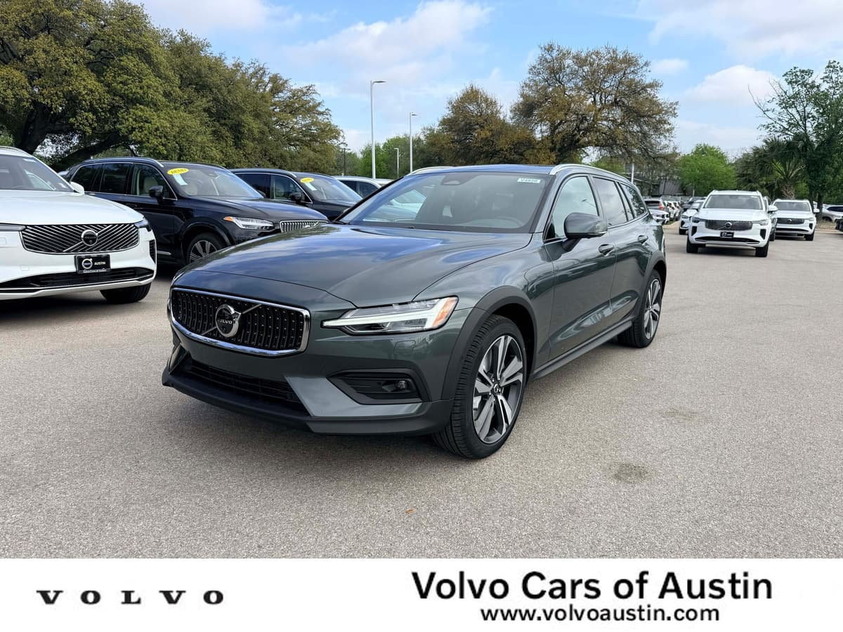 2026 Volvo V60 Cross Country - Image 1