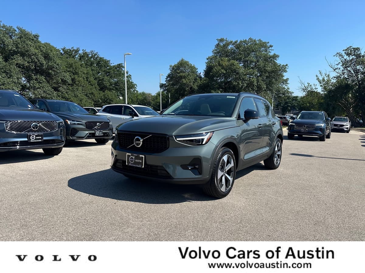 2026 Volvo XC40 - Image 1