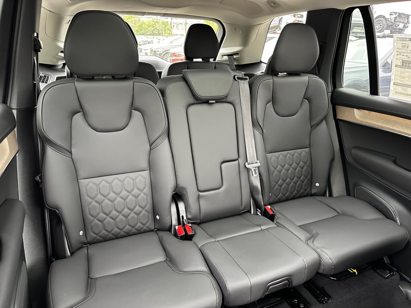 2025 Volvo XC90 plug-in hybrid - Image 10
