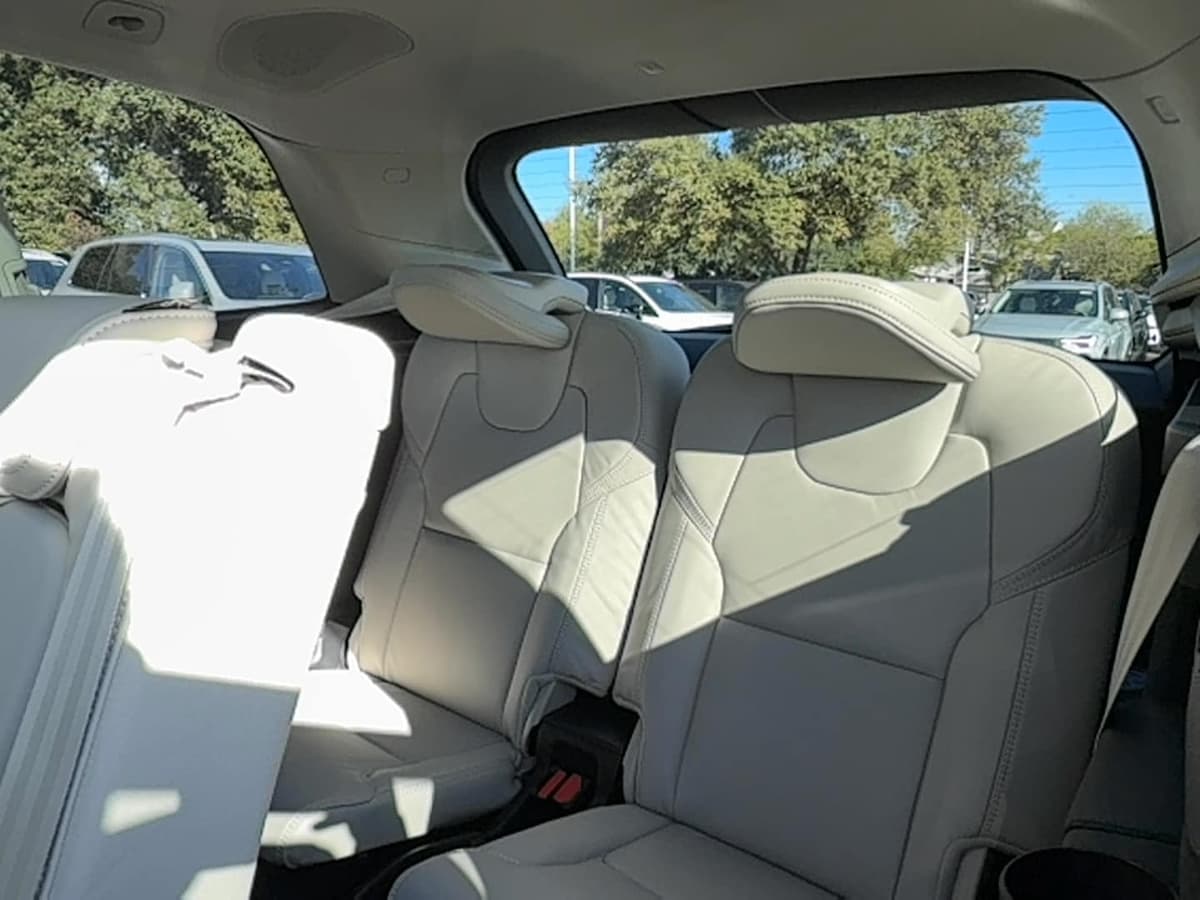 2026 Volvo XC90 - Image 15