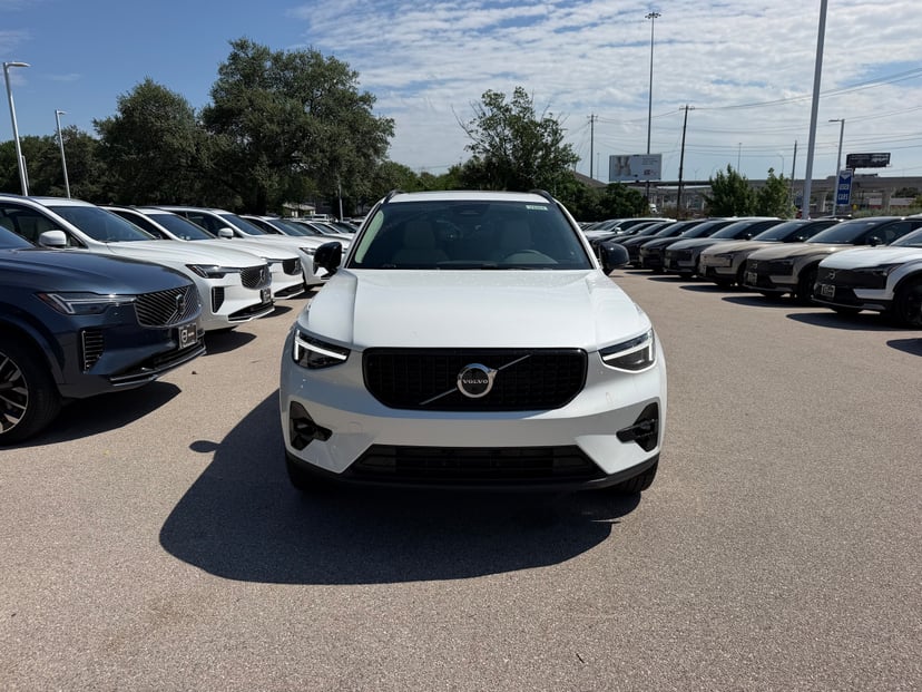 2026 Volvo XC40 - Image 6