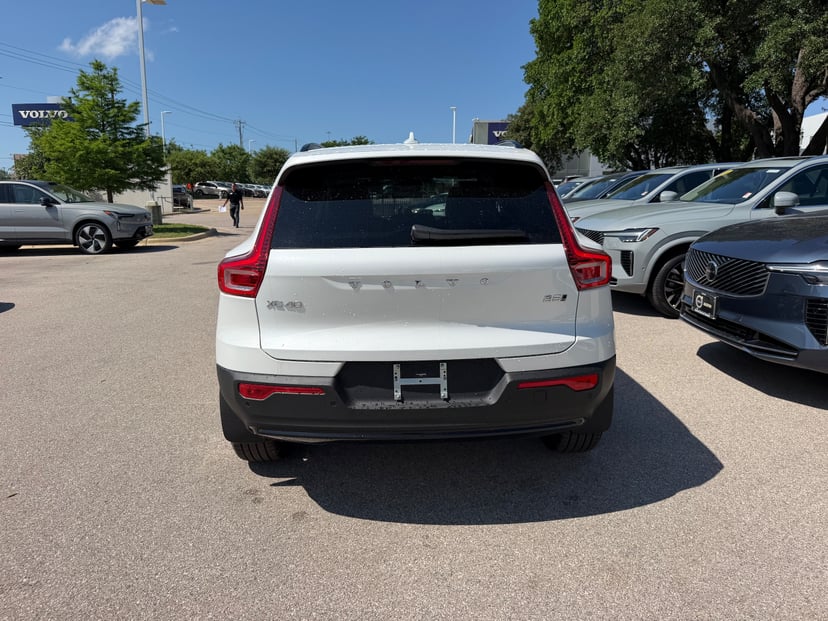 2026 Volvo XC40 - Image 5