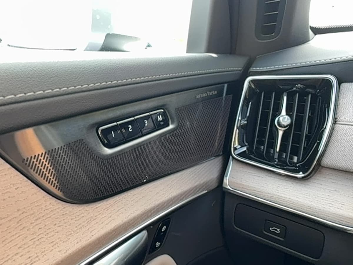 2026 Volvo XC90 - Image 19