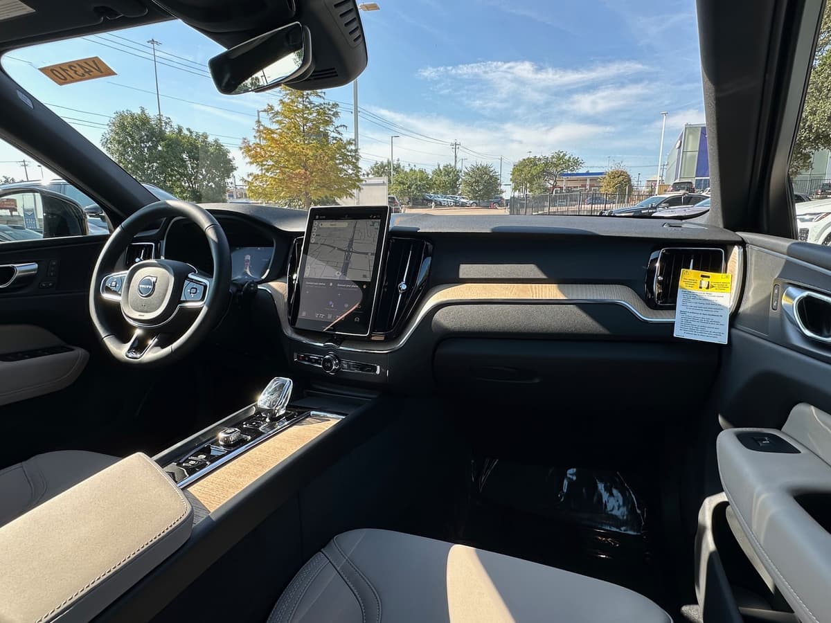 2026 Volvo XC60 - Image 10