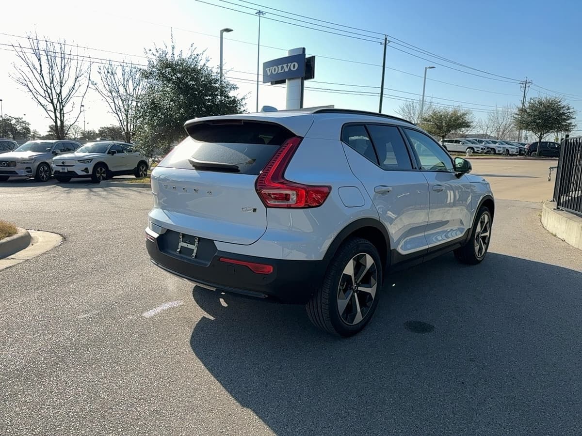 2026 Volvo XC40 - Image 6