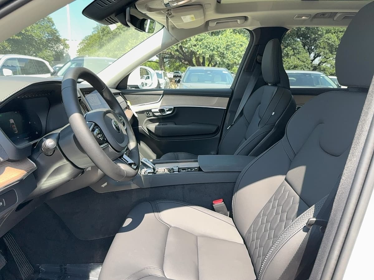 2025 Volvo XC90 - Image 13