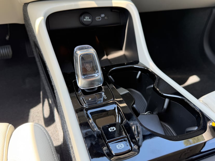 2026 Volvo XC40 - Image 13