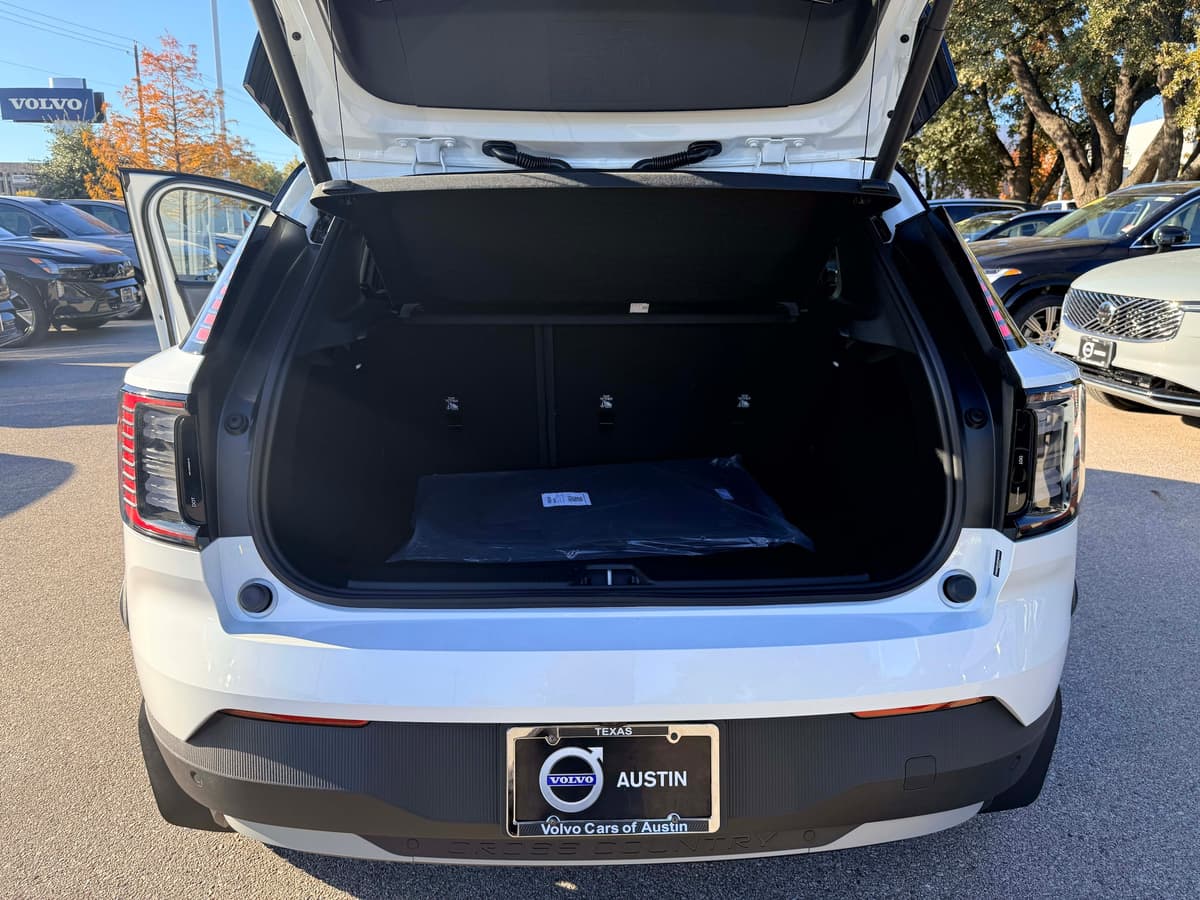 2026 Volvo EX30 Cross Country - Image 23