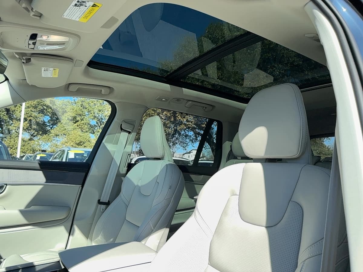 2026 Volvo XC90 - Image 13