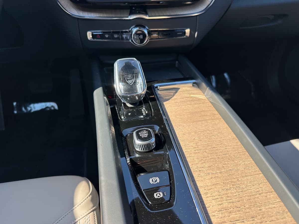 2026 Volvo XC60 - Image 13