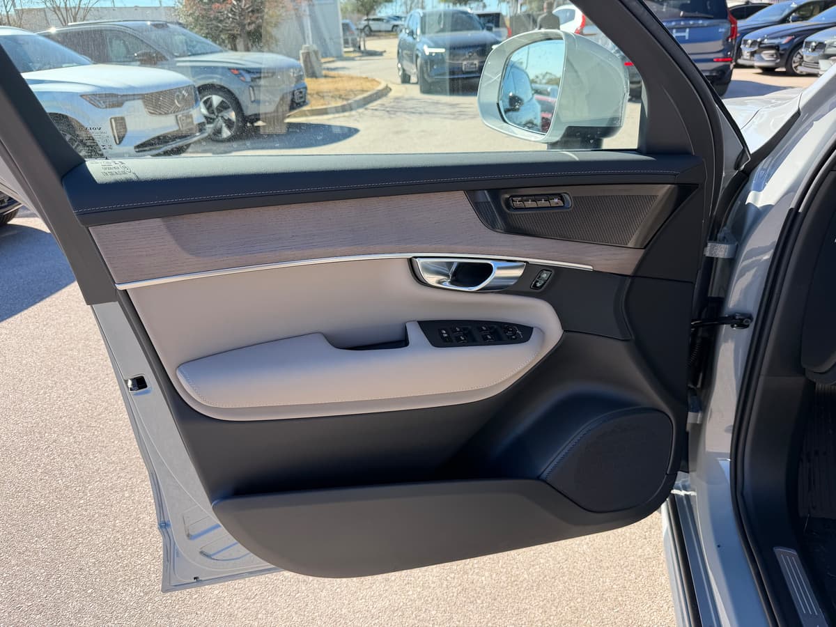 2026 Volvo XC90 - Image 18