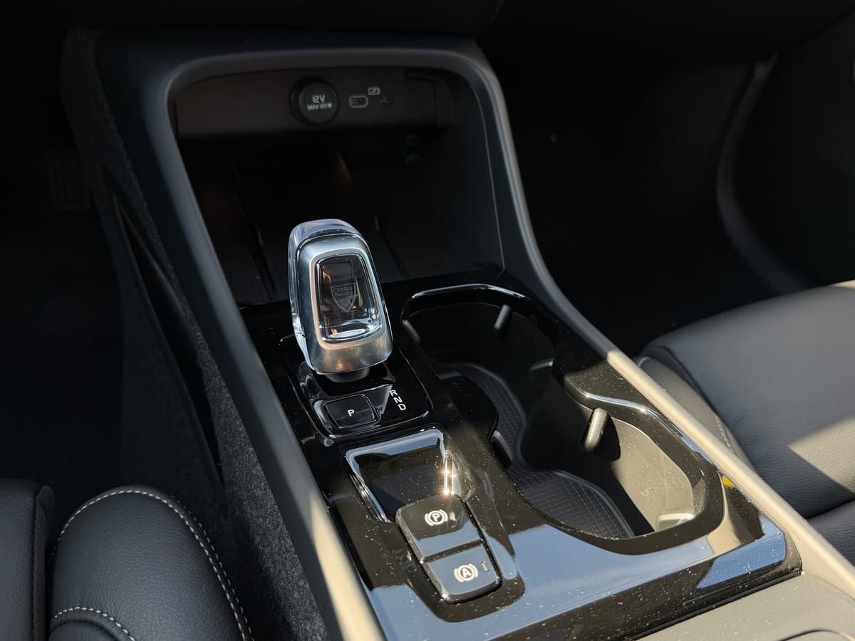 2026 Volvo XC40 - Image 13