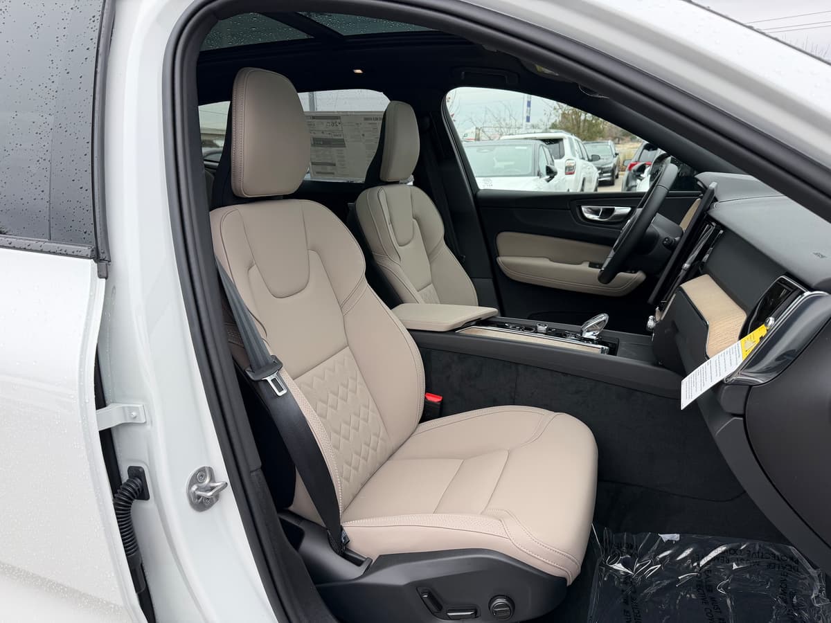 2026 Volvo XC60 - Image 8