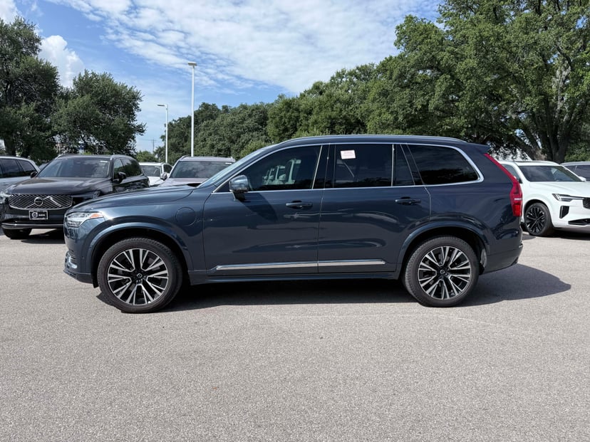 2025 Volvo XC90 plug-in hybrid - Image 2