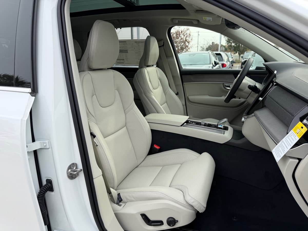 2026 Volvo XC90 - Image 8