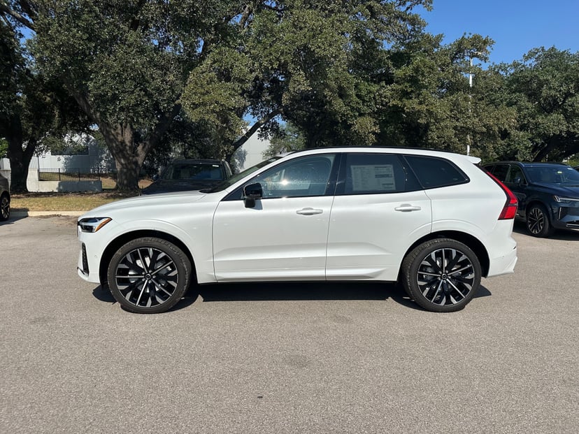 2026 Volvo XC60 - Image 2
