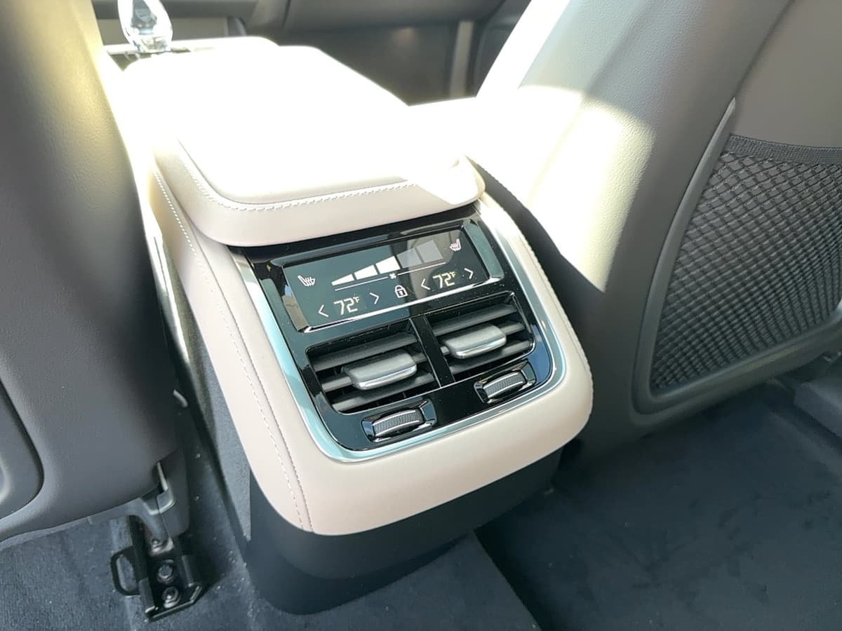 2026 Volvo XC90 - Image 17