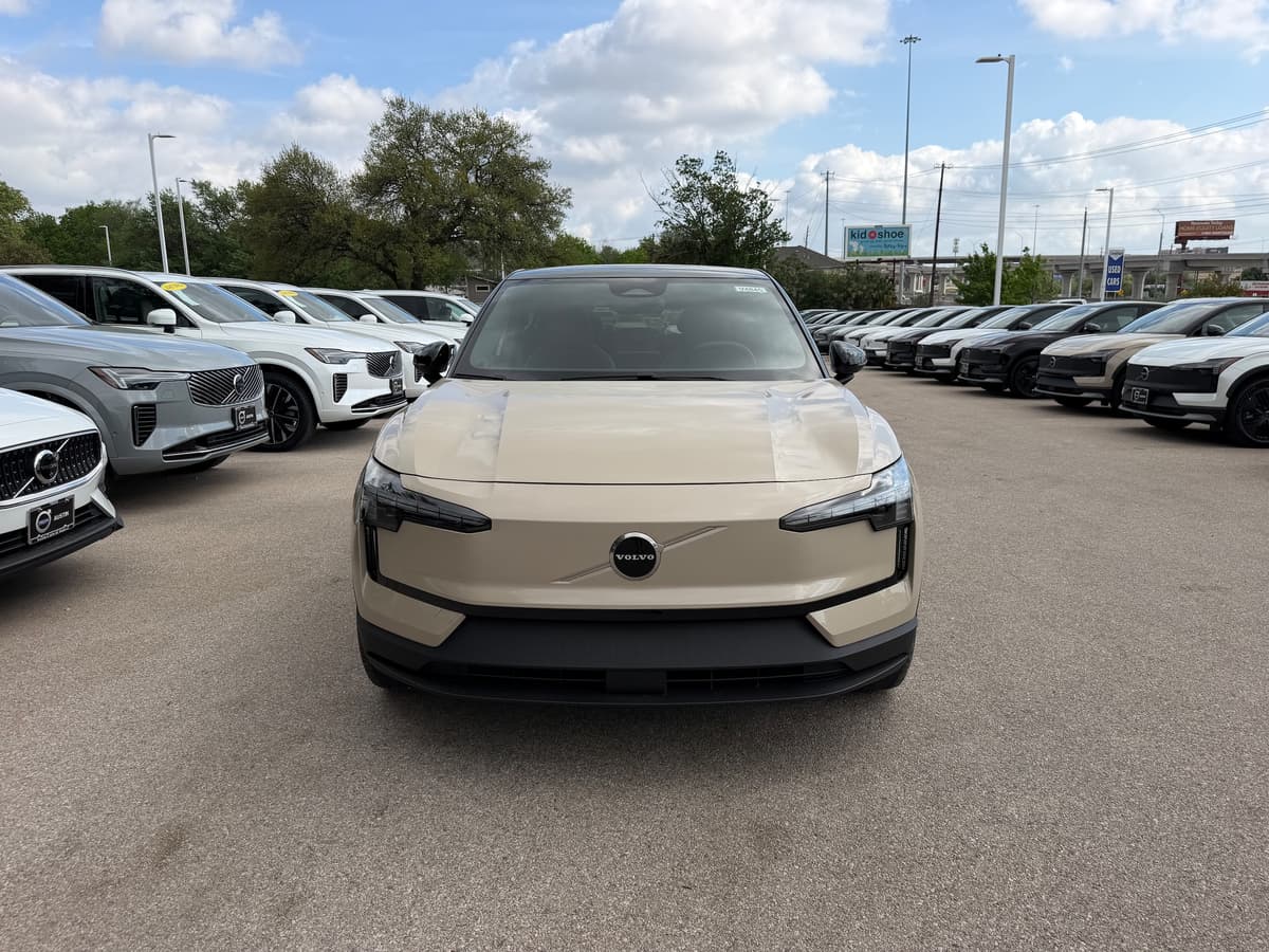 2026 Volvo EX30 - Image 6