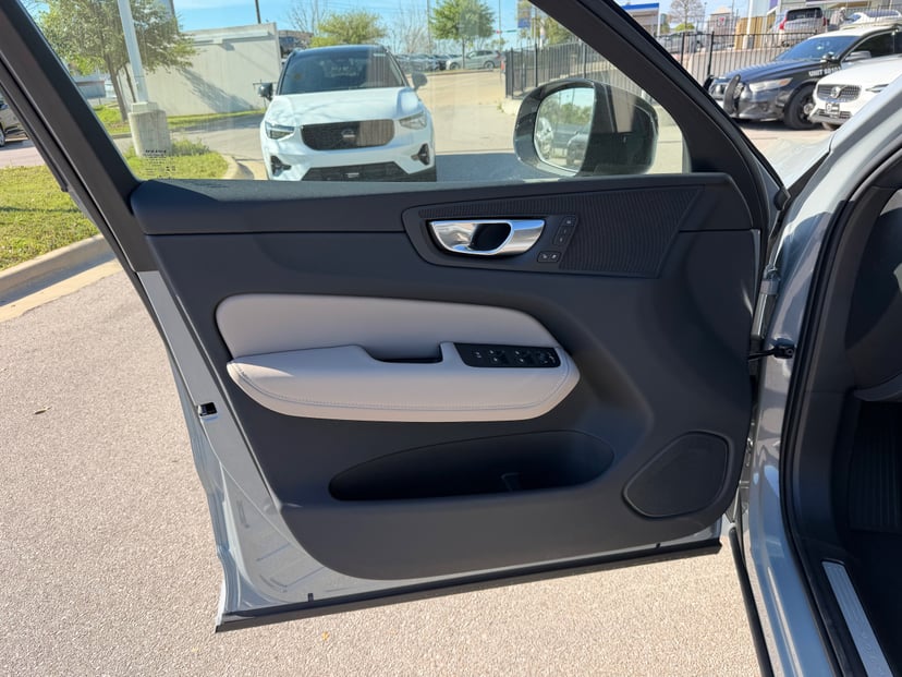 2026 Volvo XC60 - Image 14