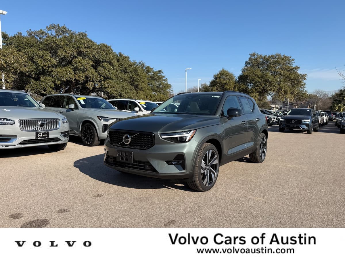 2026 Volvo XC40 - Image 1