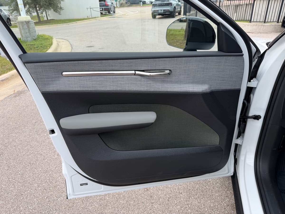 2026 Volvo EX30 Cross Country - Image 17