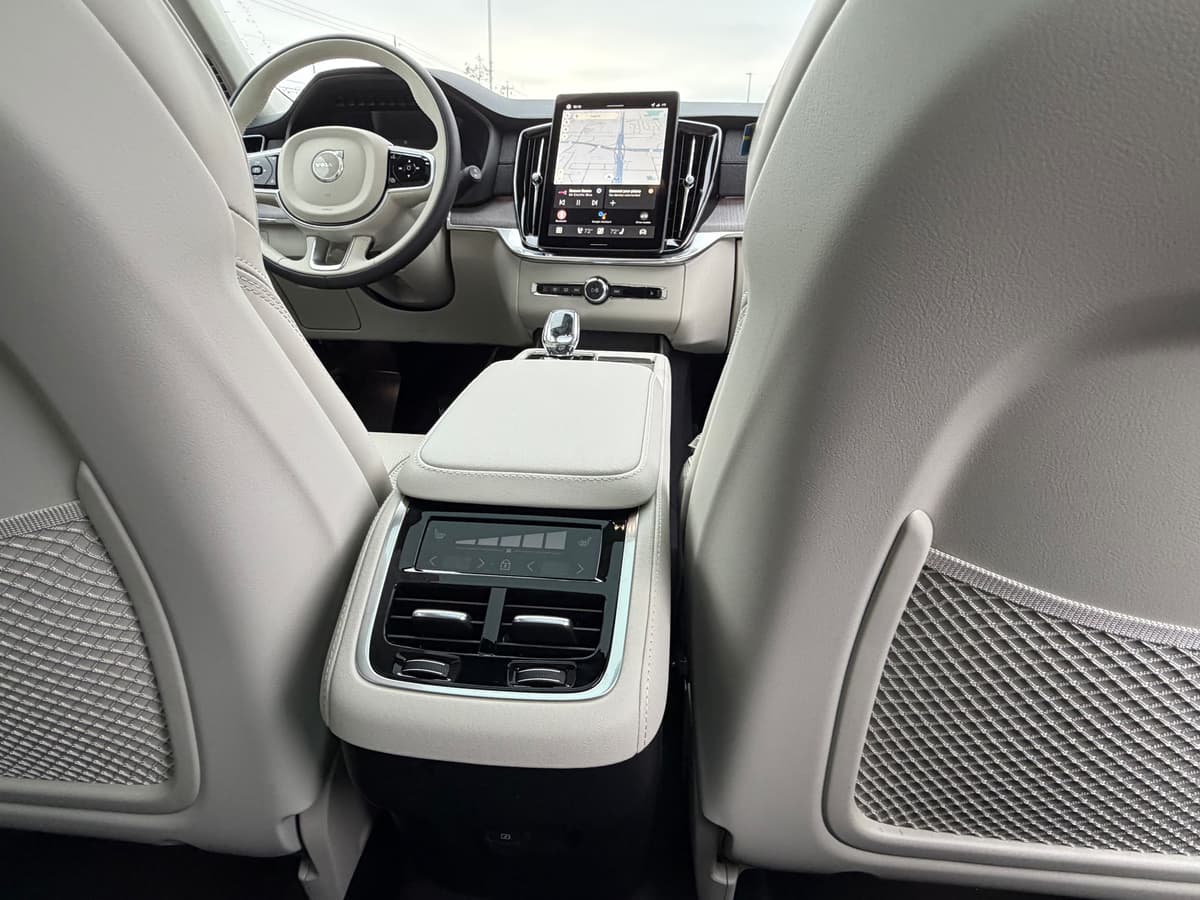 2026 Volvo XC90 - Image 12