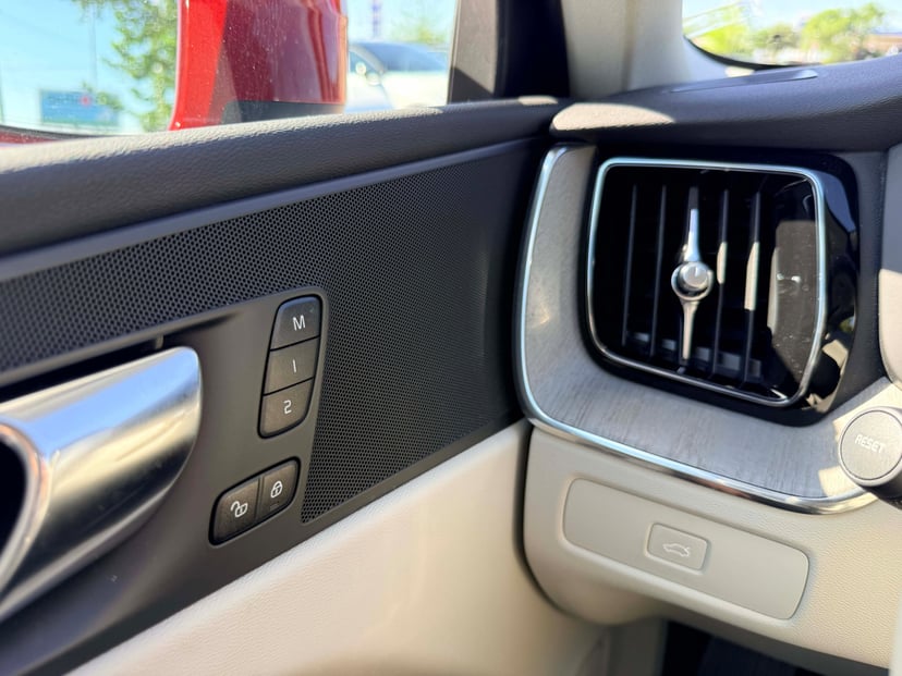 2023 Volvo XC60 - Image 14