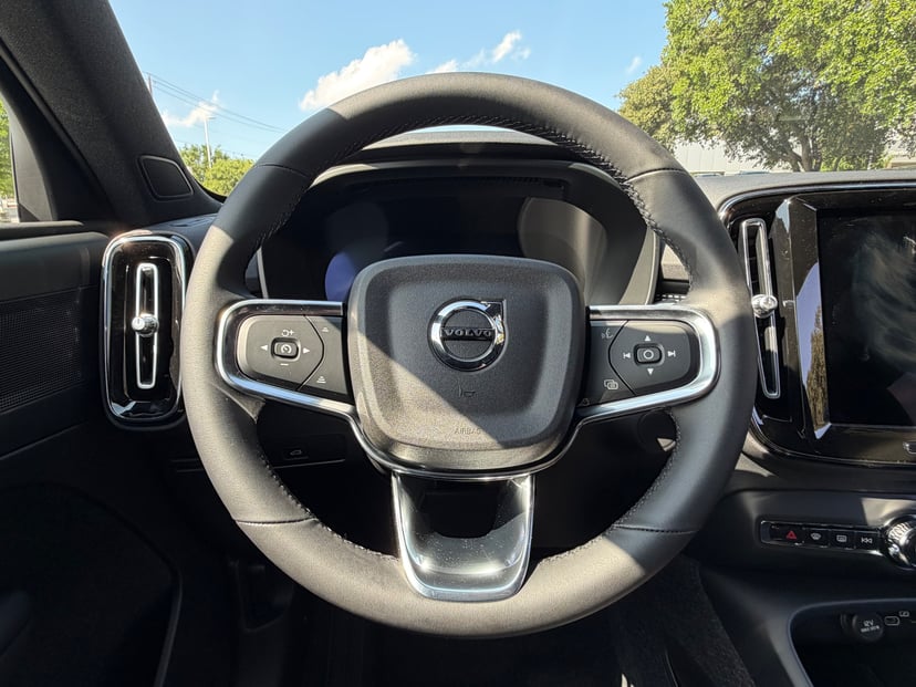 2026 Volvo EX40 - Image 12