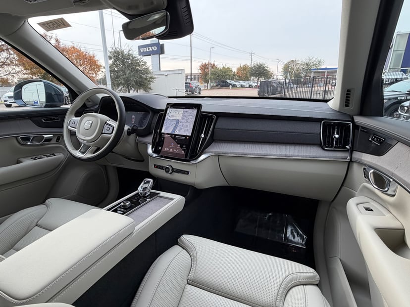 2026 Volvo XC90 plug-in hybrid - Image 10