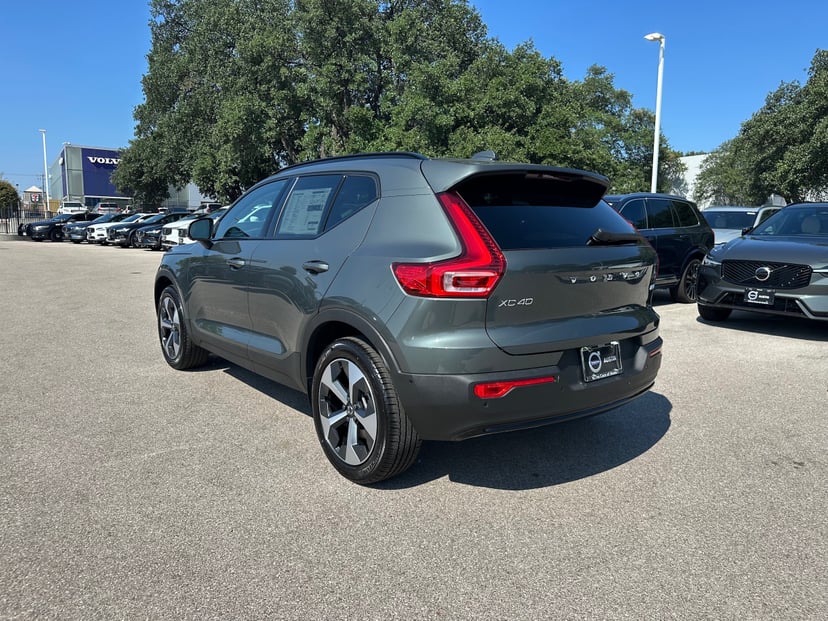 2026 Volvo XC40 - Image 3