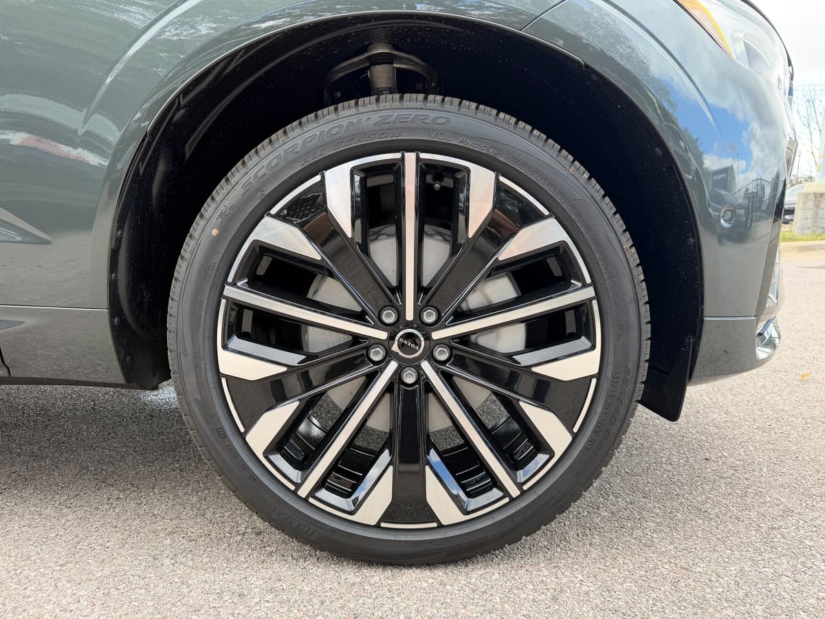 2026 Volvo XC60 - Image 7