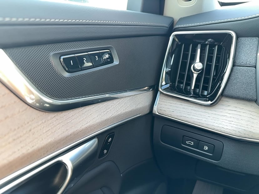 2025 Volvo XC90 plug-in hybrid - Image 19