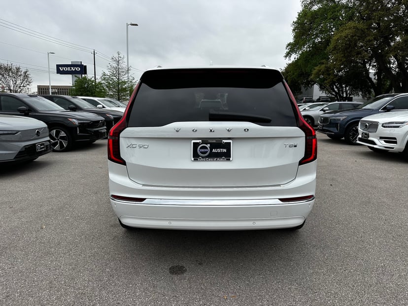 2025 Volvo XC90 plug-in hybrid - Image 5