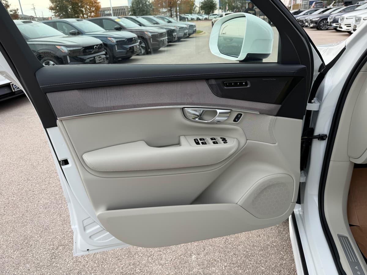 2026 Volvo XC90 - Image 18