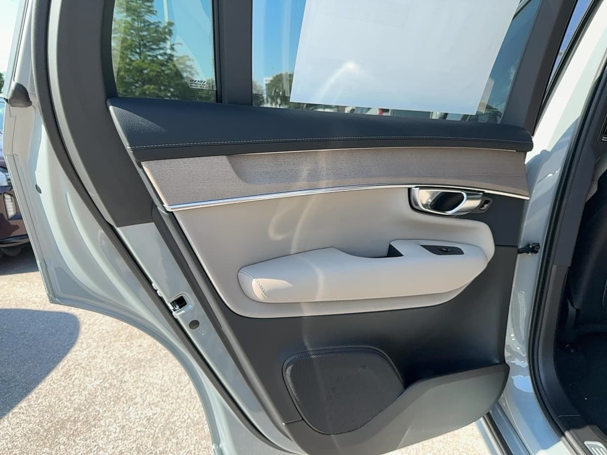 2026 Volvo XC90 - Image 16