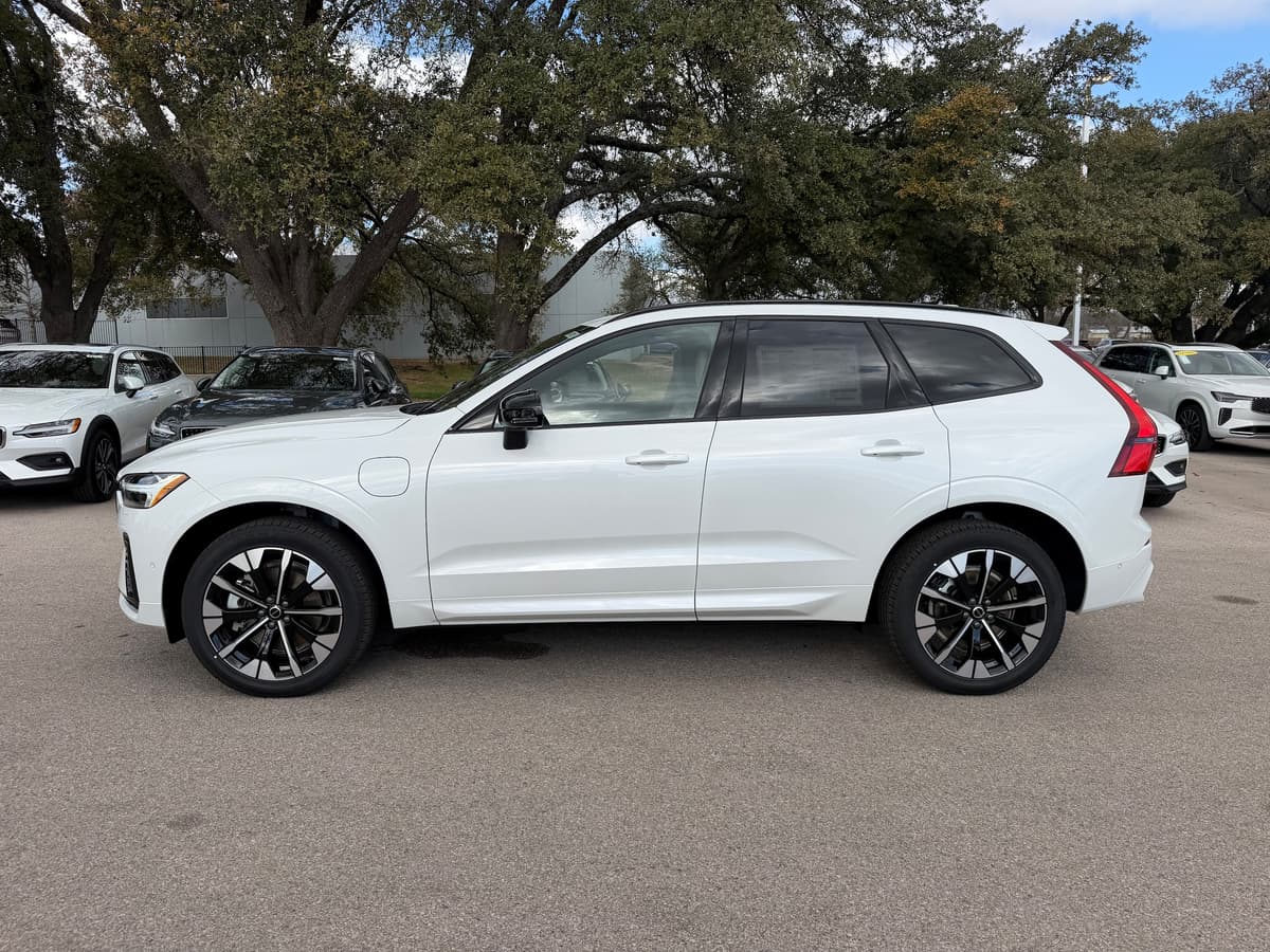 2026 Volvo XC60 plug-in hybrid - Image 3