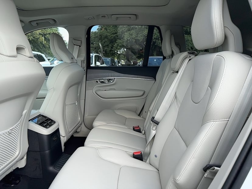 2025 Volvo XC90 plug-in hybrid - Image 10