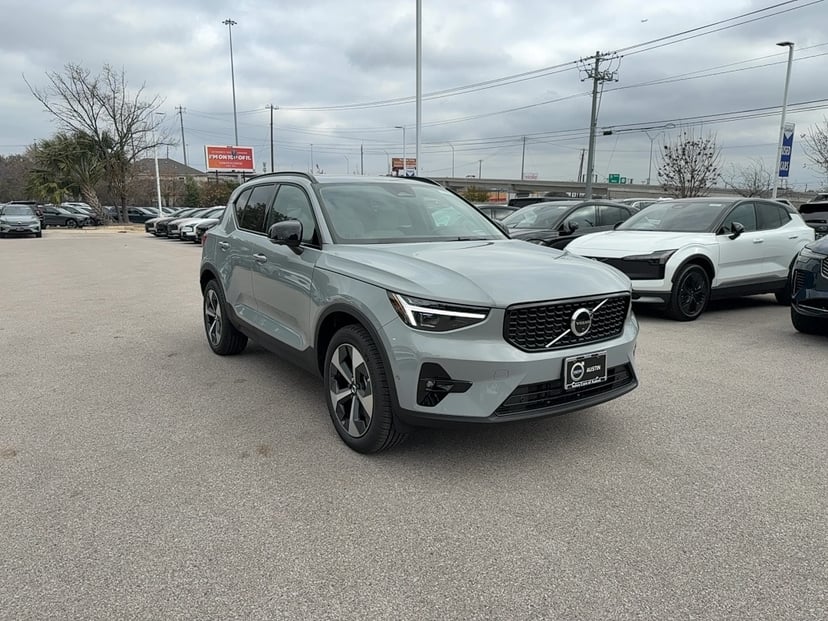 2026 Volvo XC40 - Image 7