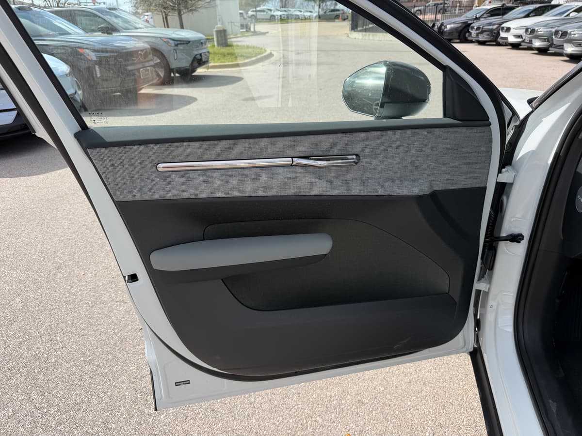 2026 Volvo EX30 - Image 17