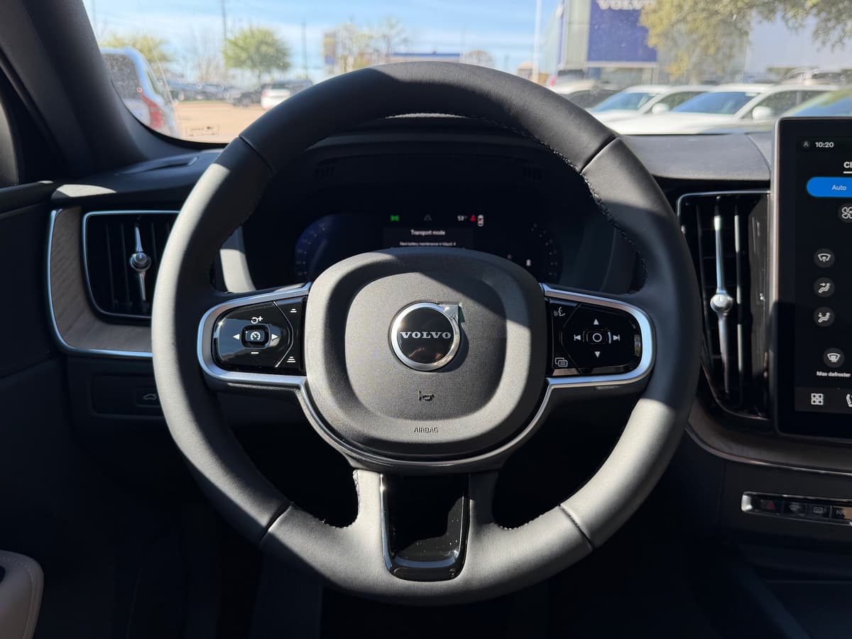 2026 Volvo XC60 - Image 13