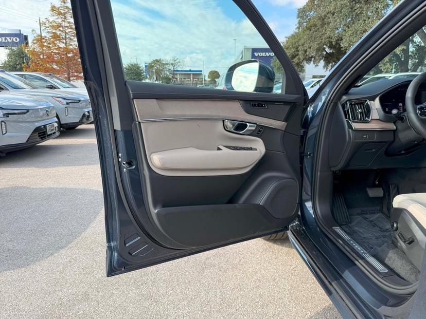2026 Volvo XC90 - Image 10