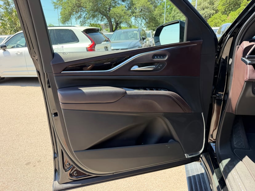 2024 CADILLAC Escalade - Image 24