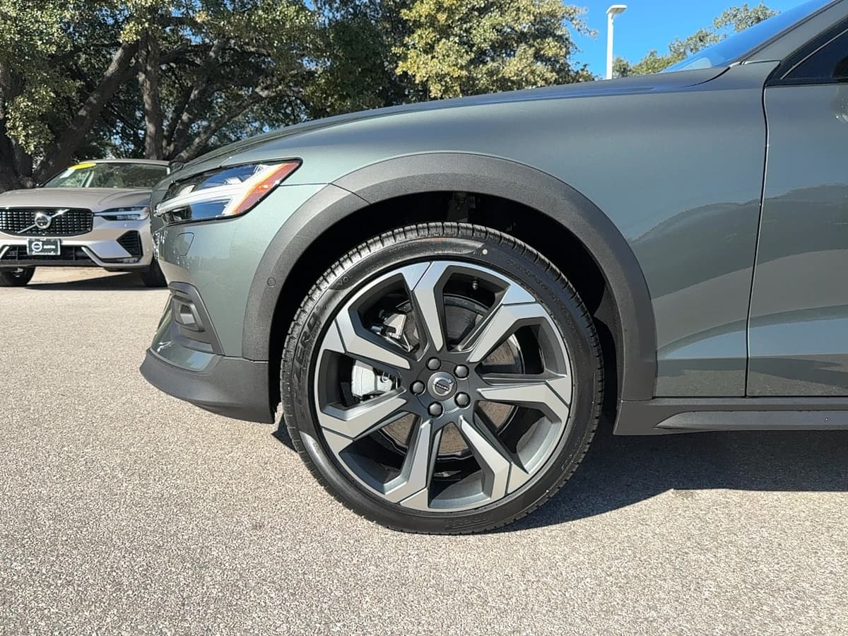 2026 Volvo V60 Cross Country - Image 9