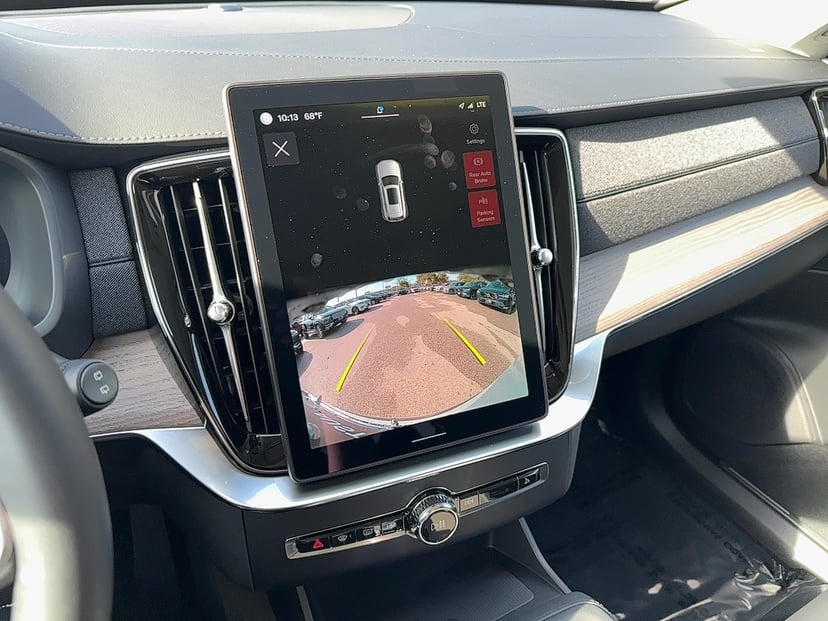 2025 Volvo XC90 plug-in hybrid - Image 22