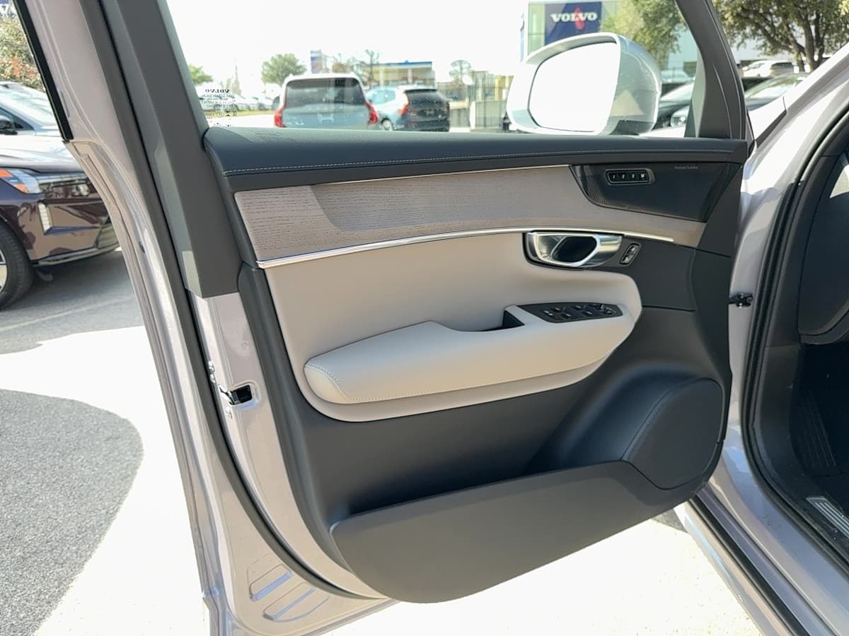 2026 Volvo XC90 - Image 10