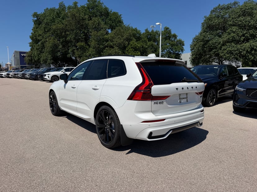 2026 Volvo XC60 - Image 3