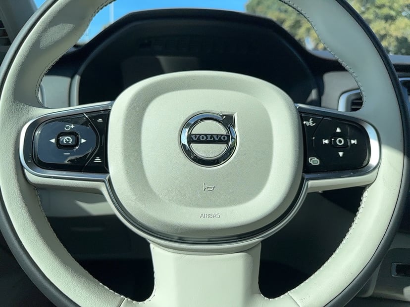 2025 Volvo XC90 plug-in hybrid - Image 20