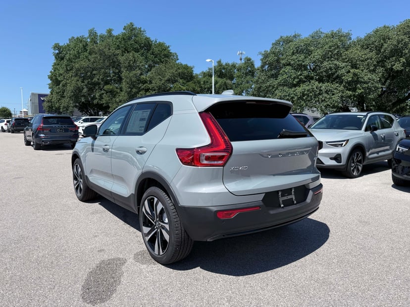 2026 Volvo XC40 - Image 2