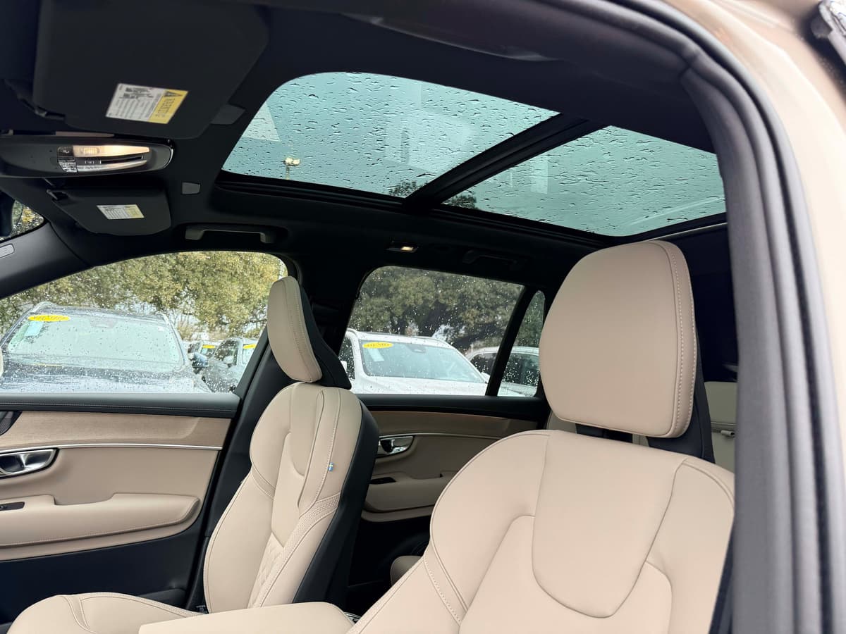 2026 Volvo XC90 - Image 13