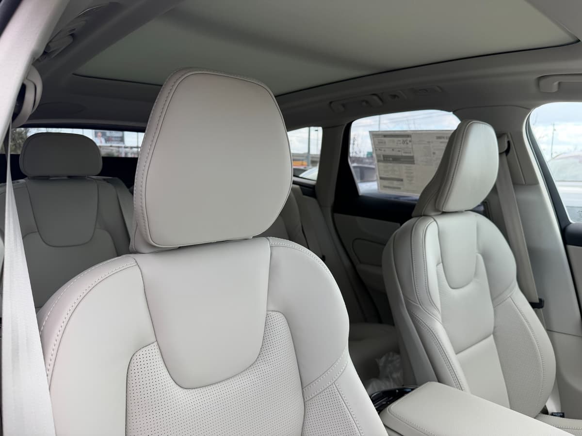 2026 Volvo XC60 - Image 9